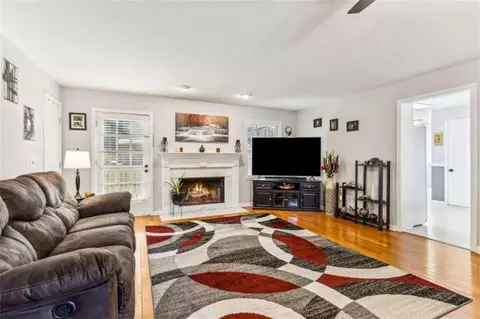 244 State St, Commerce, GA 30529 photo 8