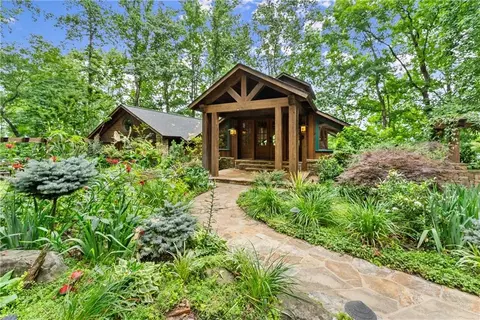 6615 Happy Hollow Trl, Gainesville, GA 30506