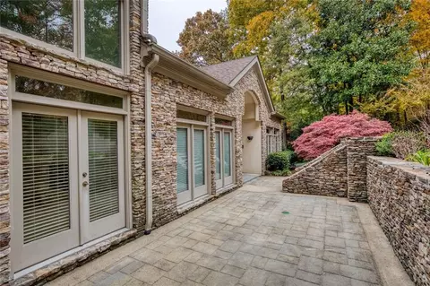 6010 Heards Dr, Sandy Springs, GA 30328 photo 4