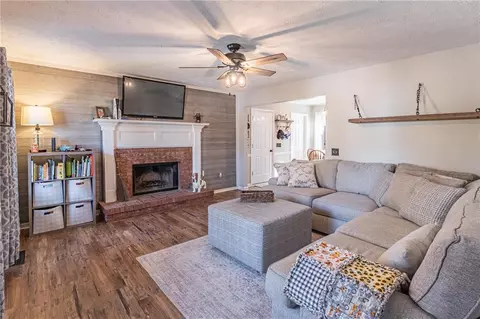 Living - 867 Windward Rd, Winder, GA 30680 photo 1 of 4