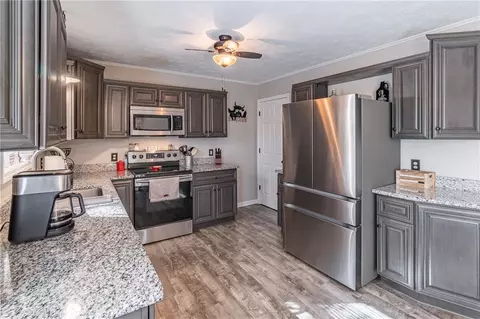 Kitchen - 867 Windward Rd, Winder, GA 30680 photo 3 of 8