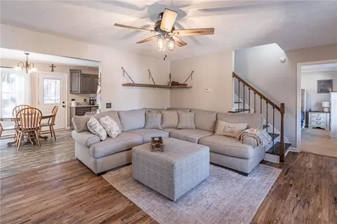 Living - 867 Windward Rd, Winder, GA 30680 photo 2 of 4