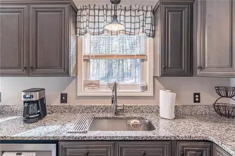 Kitchen - 867 Windward Rd, Winder, GA 30680 photo 5 of 8