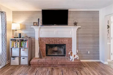 Living - 867 Windward Rd, Winder, GA 30680 photo 4 of 4