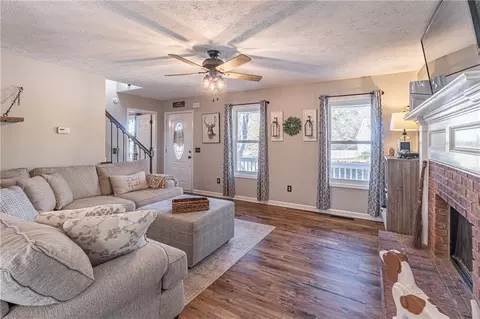 Living - 867 Windward Rd, Winder, GA 30680 photo 3 of 4