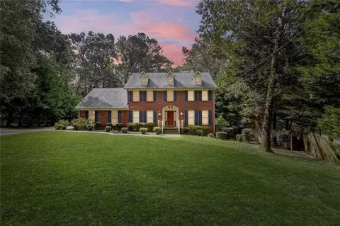 5774 Vantage Ct, Stone Mountain, GA 30087