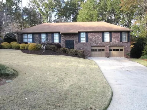 1611 Northwoods Dr, Marietta, GA 30066