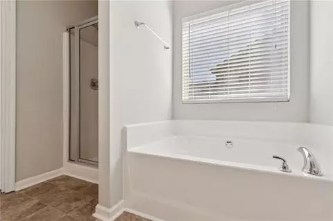 Bath - 1995 Villa Spring Ct, Dacula, GA 30019 photo 1 of 3