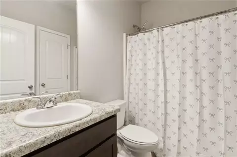 Bath - 1995 Villa Spring Ct, Dacula, GA 30019 photo 3 of 3