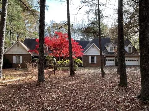 135 Melody Ln, Fayetteville, GA 30215