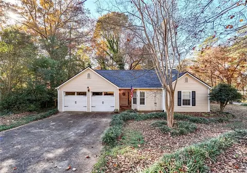 210 Brolley Woods Dr, Woodstock, GA 30189