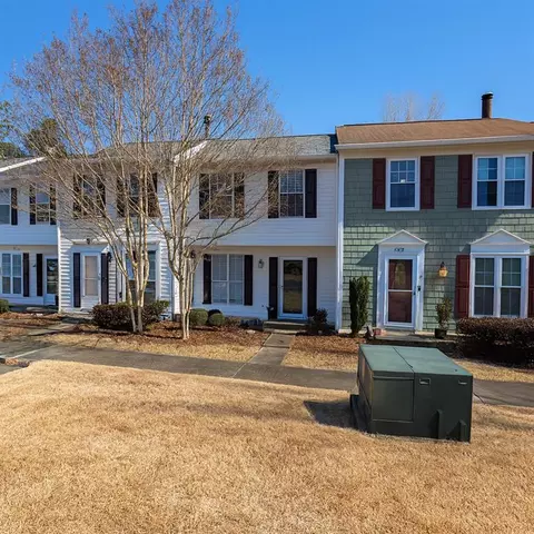 2104 Queen Anne Ct, Sandy Springs, GA 30350