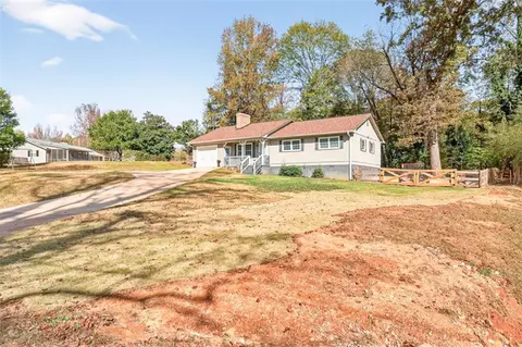 5867 Meadow View Ln, Flowery Branch, GA 30542