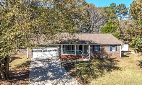 153 Stonybrook Ct, Athens, GA 30605