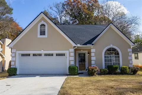 1024 Oakwood Chase Cir, Stone Mountain, GA 30083