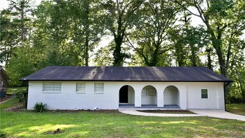 868 Maxey Hill Ct, Stone Mountain, GA 30083