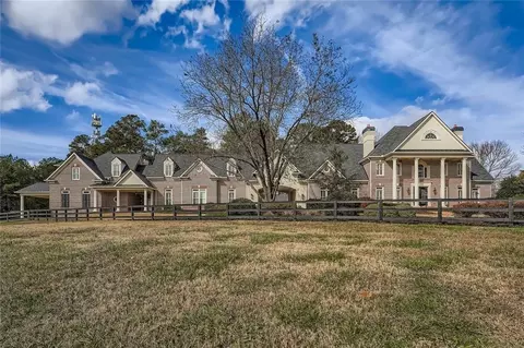 12620 Old Surrey Pl, Roswell, GA 30075
