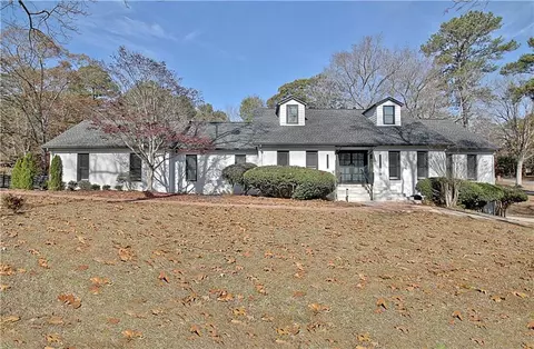 370 Dix Lee On Dr, Fayetteville, GA 30214