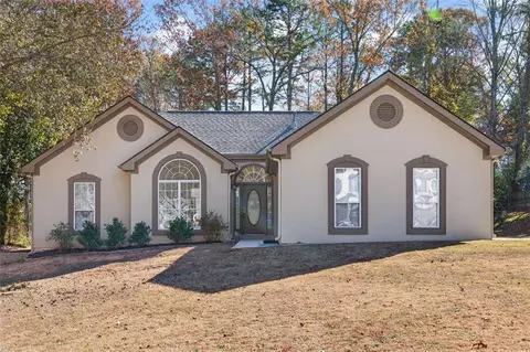 6512 Shady Valley Dr, Flowery Branch, GA 30542