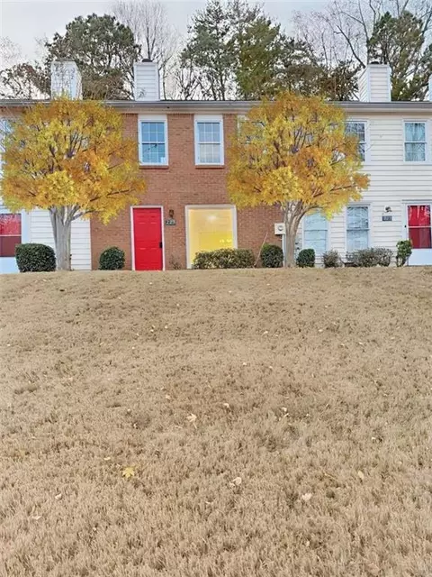 223 High Creek Dr, Roswell, GA 30076