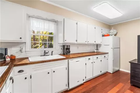 Kitchen - 111 Meadow Ln, Calhoun, GA 30701 photo 1 of 5