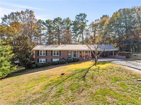 Exterior - 111 Meadow Ln, Calhoun, GA 30701 photo 2 of 12