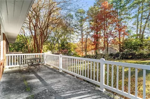 Exterior - 111 Meadow Ln, Calhoun, GA 30701 photo 6 of 12