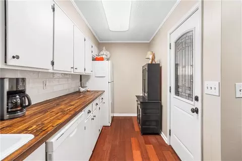 Kitchen - 111 Meadow Ln, Calhoun, GA 30701 photo 2 of 5