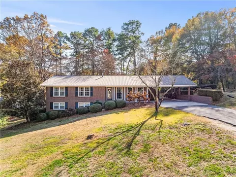Exterior - 111 Meadow Ln, Calhoun, GA 30701 photo 5 of 12