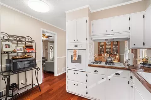 Kitchen - 111 Meadow Ln, Calhoun, GA 30701 photo 3 of 5