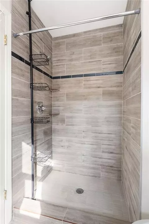 Bath - 3169 Dover Dr, Duluth, GA 30096 photo 2 of 4