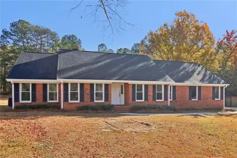 135 Willow Lake Ln, Sharpsburg, GA 30277
