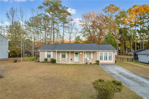 7135 Hania Dr, Fairburn, GA 30213