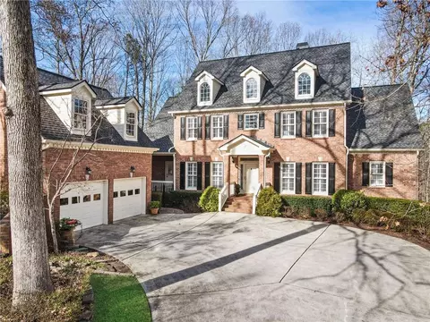 1505 Runnymede Ct SW, Lilburn, GA 30047