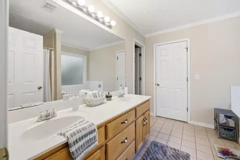 Bath - 575 Herring Rd, Grayson, GA 30017 photo 1 of 3