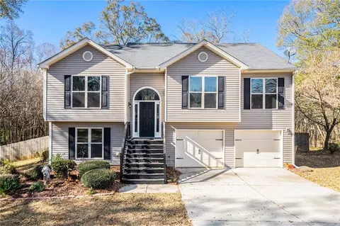 1556 Shoal Creek Dr, Winder, GA 30680