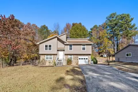 3697 Chinaberry Ln, Snellville, GA 30039
