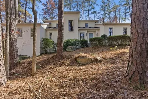 1525 Huntingford Dr, Marietta, GA 30068