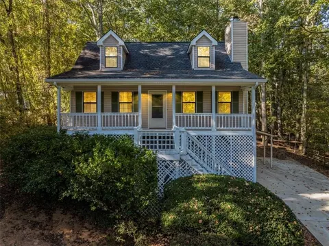 6280 Oakleaf Dr, Flowery Branch, GA 30542