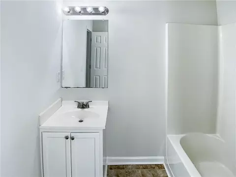 Bath - 175 Chatham Dr, Athens, GA 30607 photo 3 of 3