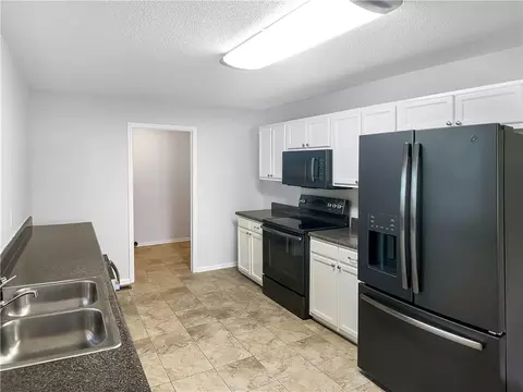 Kitchen - 175 Chatham Dr, Athens, GA 30607 photo 2 of 2