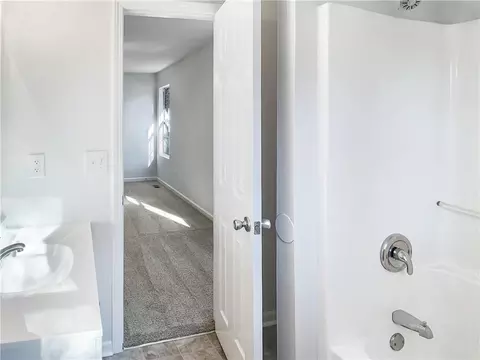 Bath - 175 Chatham Dr, Athens, GA 30607 photo 1 of 3