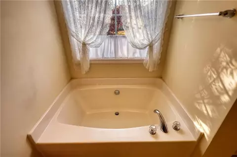Bath - 40 Browning Dr, Covington, GA 30016 photo 2 of 10