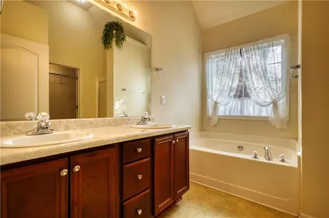 Bath - 40 Browning Dr, Covington, GA 30016 photo 1 of 10