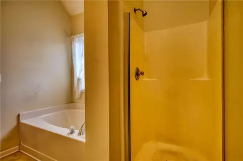 Bath - 40 Browning Dr, Covington, GA 30016 photo 4 of 10