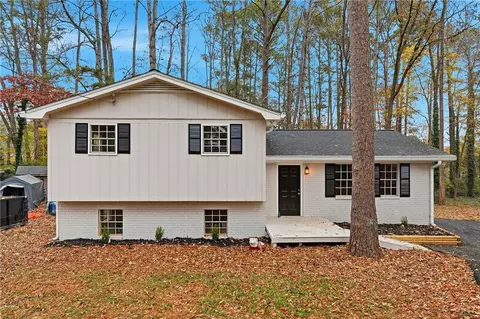 930 Kings Ct, Woodstock, GA 30189