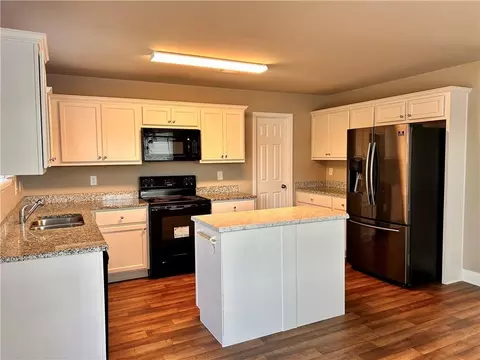 Kitchen - 108 Heather Ln, Commerce, GA 30529 photo 2 of 3