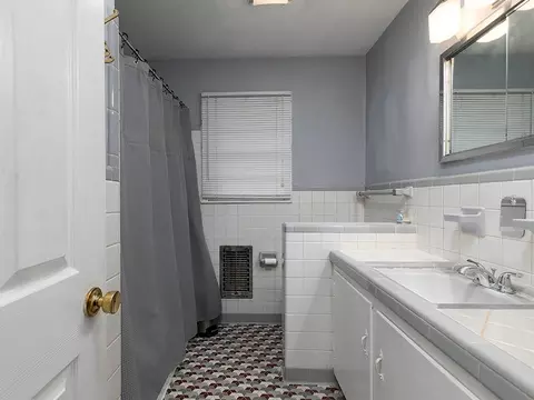 Bath - 7 Orr St NE, Rome, GA 30165 photo 1 of 1