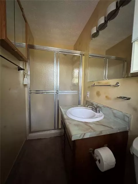 Bath - 2273 Hampton Trl SE, Conyers, GA 30013 photo 4 of 4