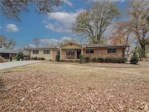 220 Dogwood Dr, Cartersville, GA 30120